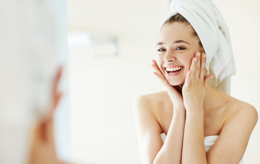 Passaggi pulizia viso a casa: tutti gli step e i prodotti migliori