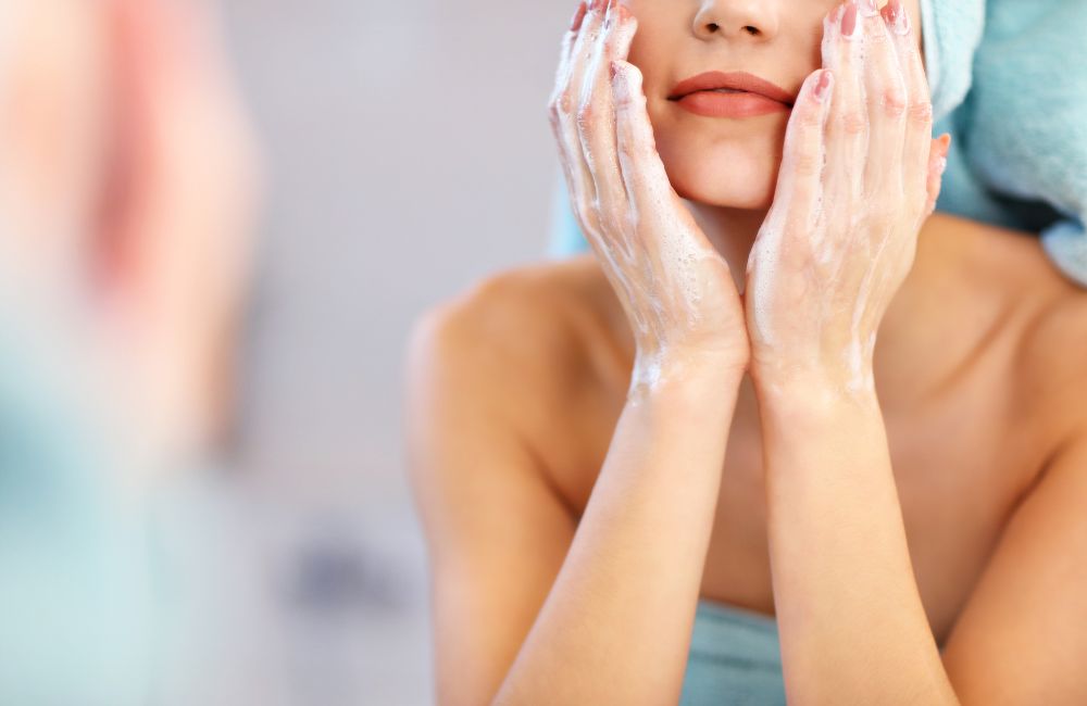 Pulizia del viso fai da te: skin care perfetta a casa
